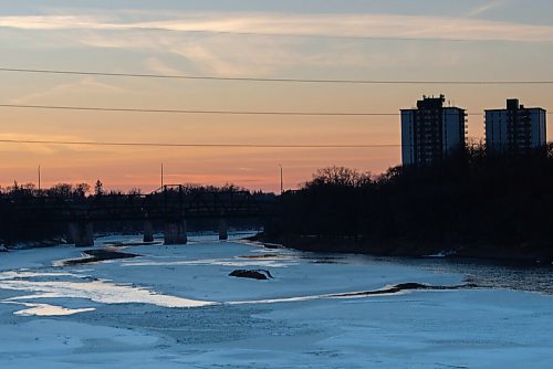JESSE BOILY  / WINNIPEG FREE PRESS
Sunset at Omands Creek Park on Sunday. Sunday, Dec. 6, 2020.
Reporter: Standup