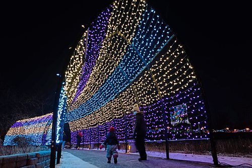 JESSE BOILY  / WINNIPEG FREE PRESS
People check out the lights displays at the Forks on Sunday. Sunday, Dec. 6, 2020.
Reporter: Standup