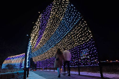 JESSE BOILY  / WINNIPEG FREE PRESS
People check out the lights displays at the Forks on Sunday. Sunday, Dec. 6, 2020.
Reporter: Standup