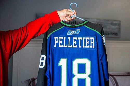 MIKAELA MACKENZIE / WINNIPEG FREE PRESS

Lloyd Pelletier poses for a portrait with a Broncos jersey at his home in Lockport on Friday, Dec. 4, 2020. For Jeff Hamilton story.

Winnipeg Free Press 2020