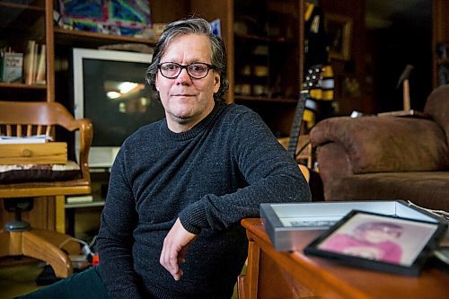 MIKAELA MACKENZIE / WINNIPEG FREE PRESS

Paul Buchanan poses for a portrait with old hockey photos in Winnipeg on Friday, Dec. 4, 2020. For Jeff Hamilton story.

Winnipeg Free Press 2020