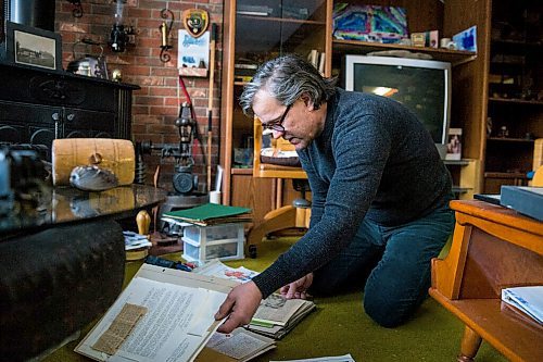 MIKAELA MACKENZIE / WINNIPEG FREE PRESS

Paul Buchanan looks through old hockey photos at his home in Winnipeg on Friday, Dec. 4, 2020. For Jeff Hamilton story.

Winnipeg Free Press 2020