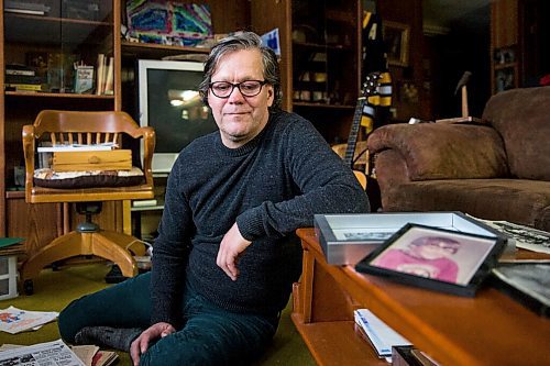 MIKAELA MACKENZIE / WINNIPEG FREE PRESS

Paul Buchanan poses for a portrait with old hockey photos in Winnipeg on Friday, Dec. 4, 2020. For Jeff Hamilton story.

Winnipeg Free Press 2020