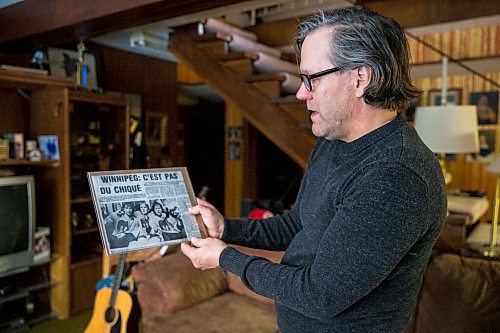 MIKAELA MACKENZIE / WINNIPEG FREE PRESS

Paul Buchanan looks through old hockey photos at his home in Winnipeg on Friday, Dec. 4, 2020. For Jeff Hamilton story.

Winnipeg Free Press 2020