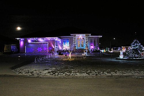 Canstar Community News One residence on Heartland Trail has a front and back yard decorated for all to see. (GABRIELLE PICHÉ/CANSTAR COMMUNITY NEWS/HEADLINER)