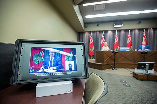 MIKAELA MACKENZIE / WINNIPEG FREE PRESS

Dr. Brent Roussin, chief public health officer, and Lanette Siragusa, chief nursing officer, provide their COVID-19 update at the Manitoba Legislative Building in Winnipeg on Monday, Dec. 7, 2020. For Larry Kusch story.

Winnipeg Free Press 2020