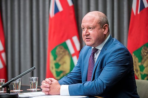 MIKAELA MACKENZIE / WINNIPEG FREE PRESS

Dr. Brent Roussin, chief public health officer, and Lanette Siragusa, chief nursing officer, provide their COVID-19 update at the Manitoba Legislative Building in Winnipeg on Monday, Dec. 7, 2020. For Larry Kusch story.

Winnipeg Free Press 2020