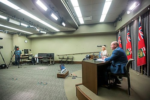 MIKAELA MACKENZIE / WINNIPEG FREE PRESS

Dr. Brent Roussin, chief public health officer, and Lanette Siragusa, chief nursing officer, provide their COVID-19 update at the Manitoba Legislative Building in Winnipeg on Monday, Dec. 7, 2020. For Larry Kusch story.

Winnipeg Free Press 2020