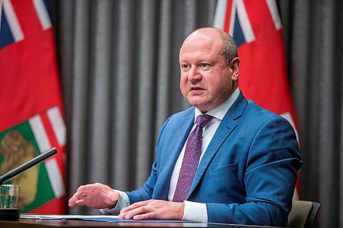 MIKAELA MACKENZIE / WINNIPEG FREE PRESS

Dr. Brent Roussin, chief public health officer, and Lanette Siragusa, chief nursing officer, provide their COVID-19 update at the Manitoba Legislative Building in Winnipeg on Monday, Dec. 7, 2020. For Larry Kusch story.

Winnipeg Free Press 2020