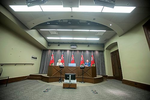 MIKAELA MACKENZIE / WINNIPEG FREE PRESS

Dr. Brent Roussin, chief public health officer, and Lanette Siragusa, chief nursing officer, provide their COVID-19 update at the Manitoba Legislative Building in Winnipeg on Monday, Dec. 7, 2020. For Larry Kusch story.

Winnipeg Free Press 2020