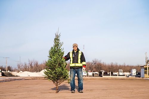 MIKAELA MACKENZIE / WINNIPEG FREE PRESS

Ray DuBois, owner of Ron Paul Garden Centre, poses for a portrait with a pre-sold tree in the empty space where the Christmas tree lot used to be in Winnipeg on Monday, Dec. 7, 2020. He sold out Saturday and has never seen anything like it. For Doug Speirs story.

Winnipeg Free Press 2020