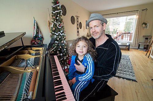 Mike Sudoma / Winnipeg Free Press
Local Pianist, Matt Budoloski and his son Duke play Christmas tunes on their living room piano Sunday afternoon.
December 7, 2020