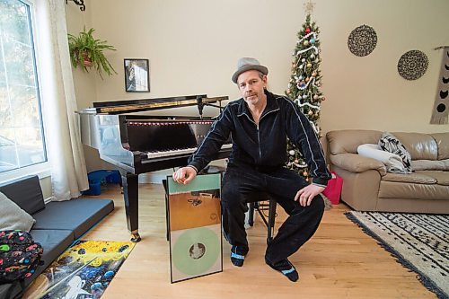 Mike Sudoma / Winnipeg Free Press
Pianist Matt Budoloski sits with a record by one of his former bands, Leaderhouse Sunday
December 7, 2020
