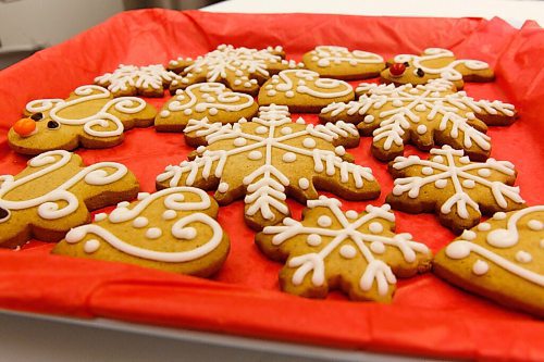 MIKE DEAL / WINNIPEG FREE PRESS
Kristina Majowski and Shannon MacTavish owners of the White Birch Bakery, Unit B - 1108 Henderson Highway, with their Slovenian Honey Cookies, or Slovenian Medenjaki for the 12 Days of Christmas Cookie feature.
See Alan Small story
201208 - Tuesday, December 08, 2020.