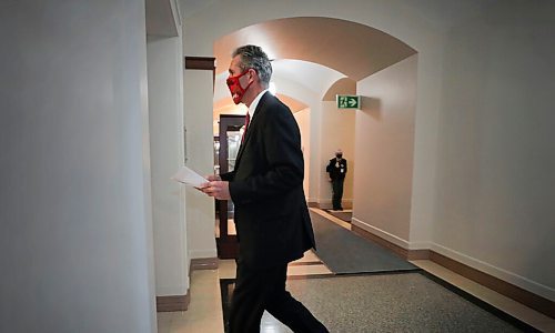 RUTH BONNEVILLE / WINNIPEG FREE PRESS

Local - Roussin & Pallister 

Manitoba Premier, Brian Pallister, makes his way into a press conference with Dr. Brent Roussin. CHIEF PROVINCIAL PUBLIC HEALTH OFFICER  at the Legislative Building Tuesday.


Dec 8th,. 2020