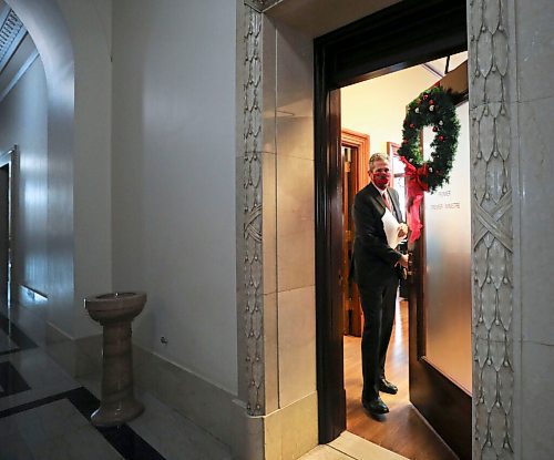 RUTH BONNEVILLE / WINNIPEG FREE PRESS

Local - Roussin & Pallister 

Manitoba Premier, Brian Pallister, leaves his office to head to a press conference with Dr. Brent Roussin. CHIEF PROVINCIAL PUBLIC HEALTH OFFICER  at the Legislative Building Tuesday.


Dec 8th,. 2020