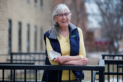 JOHN WOODS / WINNIPEG FREE PRESS
Judy Anderson, who volunteers at the provinces COVID-19 call centre twice a week calling and checking in with people who are Covid positive or are isolating because theyve come in contact, is photographed outside the calling centre in Winnipeg Tuesday, December 8, 2020. 

Reporter: Rollason