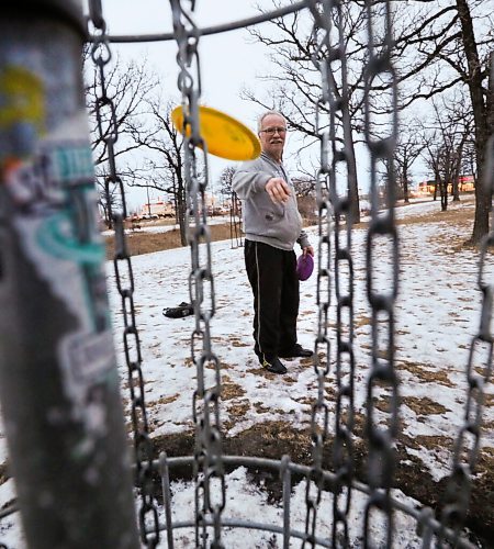 RUTH BONNEVILLE / WINNIPEG FREE PRESS

Local - Weather Standup

Henry Friesen plays disk golf with his son  at Happyland Park without the usual winter clothing on Tuesday. 

Dec 8th,. 2020