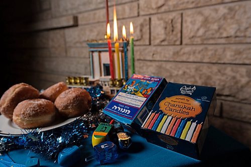 JESSE BOILY  / WINNIPEG FREE PRESS
Rena Secter Elbazes display outside her home shows some of the items that have been unavailable for people to purchase before Hanukkah, outside her home on Tuesday. Tuesday, Dec. 8, 2020.
Reporter: Brenda Suderman