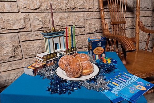 JESSE BOILY  / WINNIPEG FREE PRESS
Rena Secter Elbazes display outside her home shows some of the items that have been unavailable for people to purchase before Hanukkah, outside her home on Tuesday. Tuesday, Dec. 8, 2020.
Reporter: Brenda Suderman