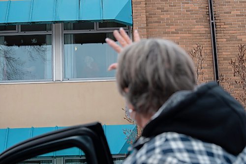 JESSE BOILY  / WINNIPEG FREE PRESS
Jackie Greig waves to her mother Mary Corbett, 103, who had contracted COVID-19 and recovered at Park Manor Personal Care Home on Tuesday. Greig said that she has gone by to wave to her mother almost daily since March. Corbett shares a room with four other residents all who had contracted COVID-19 according to Greig.  Tuesday, Dec. 8, 2020.
Reporter: