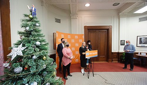 MIKE DEAL / WINNIPEG FREE PRESS
Nahanni Fontaine, NDP MLA for St Johns, and Debbie Boissoneault, President of CUPE Local 204 along with other members of the opposition NDP caucus call for support for health care workers in the NDP Caucus Office Wednesday morning.
201209 - Wednesday, December 09, 2020.