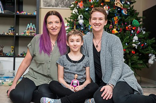 MIKAELA MACKENZIE / WINNIPEG FREE PRESS

Mandy Pile (left), Emily Pile, and Stephanie Reimer pose for a photo with Brave Barbie Ella in their home in Winnipeg on Wednesday, Dec. 9, 2020. The Brave Barbie dolls are dolls without hair for cancer patients to relate with. For Kellen story.

Winnipeg Free Press 2020
