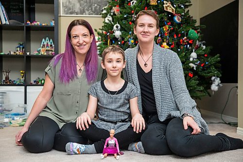 MIKAELA MACKENZIE / WINNIPEG FREE PRESS

Mandy Pile (left), Emily Pile, and Stephanie Reimer pose for a photo with Brave Barbie Ella in their home in Winnipeg on Wednesday, Dec. 9, 2020. The Brave Barbie dolls are dolls without hair for cancer patients to relate with. For Kellen story.

Winnipeg Free Press 2020
