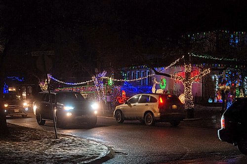 Mike Sudoma / Winnipeg Free Press
The bumper to bumper traffic of familys checking out the Christmas lights along Shorecrest Dr Wednesday night
December 3, 2020