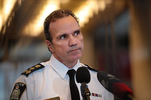 RUTH BONNEVILLE / WINNIPEG FREE PRESS

Local - Police Chief  Presser

Winnipeg Police Chief, Danny Smyth, holds press conference on the 2nd floor foyer at City Hall after police budget meetings in chamber Thursday morning. 



Dec 10h,. 2020