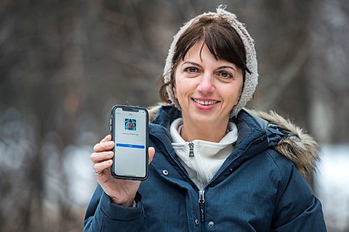 MIKAELA MACKENZIE / WINNIPEG FREE PRESS

Dr Zahra Moussavi, who is doing research on using smartphones as a diagnostic tool with COVID-19, poses for a portrait with the app in Winnipeg on Thursday, Dec. 10, 2020. One of her projects will see people breathing at their smart phone to see if they have covid (based on the sound of the breathing). For Kevin Rollason story.

Winnipeg Free Press 2020