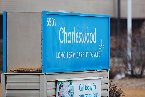 MIKE DEAL / WINNIPEG FREE PRESS
Charleswood Long Term Care Centre by Revera, 5501 Roblin Blvd. Toady six more COVID-19 deaths were announced there.
201210 - Thursday, December 10, 2020.