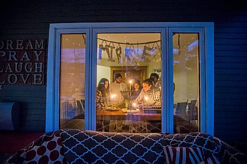 MIKAELA MACKENZIE / WINNIPEG FREE PRESS

Dia (12, left), Tovi (19), Azi (14), Anaya (7), Dorit, Kol, and Kliel Rose light candles on the first night of Hanukah in Winnipeg on Thursday, Dec. 10, 2020. Standup.

Winnipeg Free Press 2020