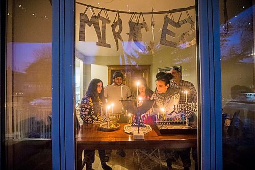 MIKAELA MACKENZIE / WINNIPEG FREE PRESS

Dia (12, left), Tovi (19), Anaya (7), Dorit, and Kliel Rose light candles on the first night of Hanukah in Winnipeg on Thursday, Dec. 10, 2020. Standup.

Winnipeg Free Press 2020