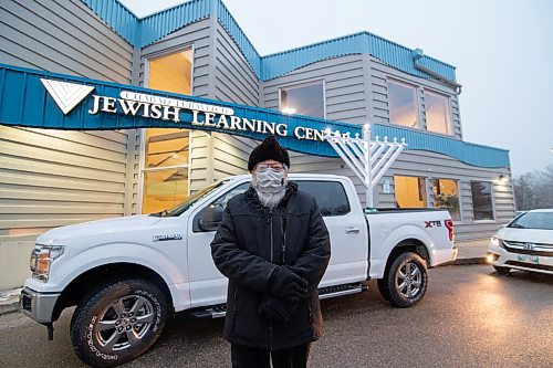 Mike Sudoma / Winnipeg Free Press
Rabbi Avraham Altein, Senior Rabbi at the Chabad Jewish Learning Centre, talks about the big truck mounted Menorah before taking to the streets with the truck to spread Chanukah cheer to those who are celebrating indoors.
December 9, 2020