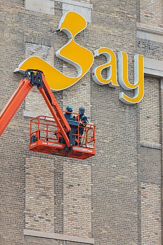 MIKE DEAL / WINNIPEG FREE PRESS
One of the signs that the Bay Downtown is gone is the removal of the logos adorning the building Friday morning.
201211 - Friday, December 11, 2020.