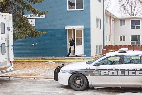 MIKE DEAL / WINNIPEG FREE PRESS
Winnipeg Police forensic units document the scene inside a Gilbert Avenue apartment Friday afternoon.
A man assaulted on Thursday night has died from his injuries.
Winnipeg police said on Friday that Delaney Lee Sinclair, 20, was pronounced dead after being rushed to hospital in critical condition.
Police said Sinclair was found injured in the 1600 block of Burrows Avenue after being assaulted nearby in the first 100 block of Gilbert Avenue on Thursday at about 9:40 p.m.
Police said an adult suspect is in custody but no charges have been laid.
Anyone with information is asked to call the homicide unit at 204-986-6508 or Crime Stoppers at 204-786-TIPS (8477).
201211 - Friday, December 11, 2020.