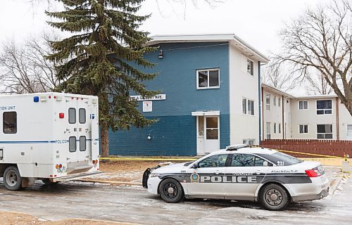 MIKE DEAL / WINNIPEG FREE PRESS
Winnipeg Police forensic units document the scene inside a Gilbert Avenue apartment Friday afternoon.
A man assaulted on Thursday night has died from his injuries.
Winnipeg police said on Friday that Delaney Lee Sinclair, 20, was pronounced dead after being rushed to hospital in critical condition.
Police said Sinclair was found injured in the 1600 block of Burrows Avenue after being assaulted nearby in the first 100 block of Gilbert Avenue on Thursday at about 9:40 p.m.
Police said an adult suspect is in custody but no charges have been laid.
Anyone with information is asked to call the homicide unit at 204-986-6508 or Crime Stoppers at 204-786-TIPS (8477).
201211 - Friday, December 11, 2020.