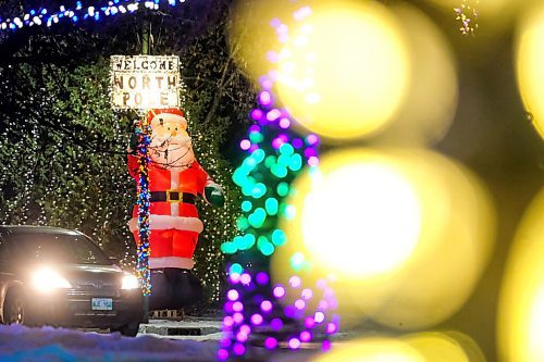 Daniel Crump / Winnipeg Free Press. A drive-thru holiday light display on Shorecrest Drive in Lindenwoods draws many spectators. December 12, 2020.