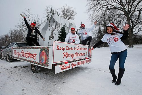 JOHN WOODS / WINNIPEG FREE PRESS
A Christmas float was seen as it was being pulled through the streets of Winnipeg by volunteers Lauren, Dan, and Lisa Shepherd and Jon Hill playing Christmas carols and thanking frontline workers Sunday, December 13, 2020. The Christmas gesture was organized by Corey Bossyut and Dan Sheperd, president of the Knights of Columbus.

Reporter: Standup