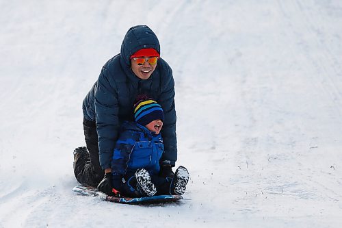 JOHN WOODS / WINNIPEG FREE PRESS
Erwin Dayrit and his son Josiah were out sledding at Assiniboine Park Sunday, December 13, 2020. 

Reporter: Standup