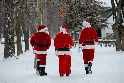 JOHN WOODS / WINNIPEG FREE PRESS
Lee Jacobson, from left, Jason Gray and Michael Cheetham dress as Santa and go around visiting children outside their homes Sunday, December 13, 2020. The friends are collecting food for Harvest Manitoba.

Reporter: Speirs