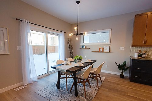 MIKE DEAL / WINNIPEG FREE PRESS
New Home
79 Crestmont Drive.
Breakfast area
201214 - Monday, December 14, 2020.