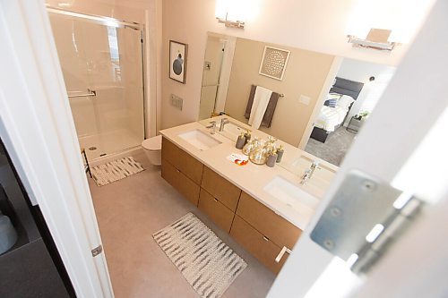 MIKE DEAL / WINNIPEG FREE PRESS
New Home
79 Crestmont Drive.
Main bedroom bathroom with floating vanity and a European wall mounted toilet.
201214 - Monday, December 14, 2020.