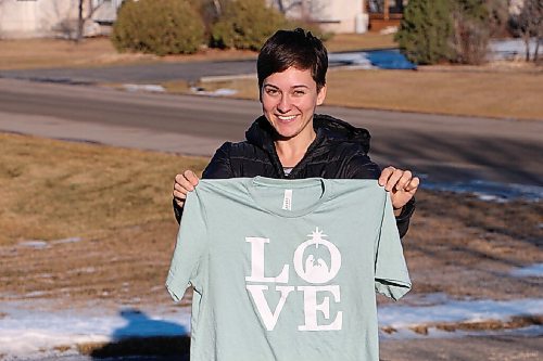 Canstar Community News Madi Penner holds a shirt from Penhouse Designs on Dec. 7. (GABRIELLE PICHE/CANSTAR COMMUNITY NEWS/HEADLINER)