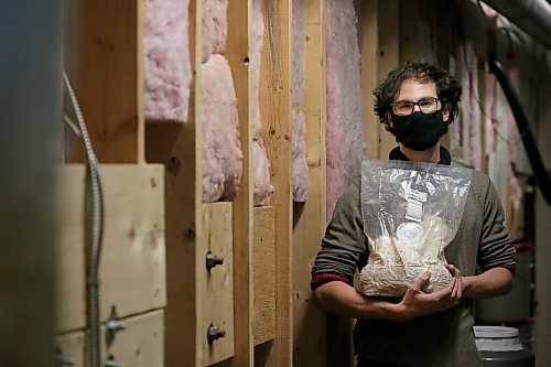 SHANNON VANRAES/WINNIPEG FREE PRESS 
Tom Nagy is the owner and sole-operator of River City Mushrooms on Winnipeg. He was photographed at Barnhammer Brewing on December 15, 2020.