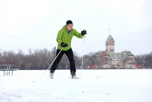 RUTH BONNEVILLE / WINNIPEG FREE PRESS

Standup - Cross country skiing 

Mark Grey cross country skies on the field at Assiniboine Park with his old set of ross country skies that he dug out of his storage on Wednesday.

Dec 16h,. 2020