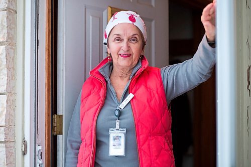 MIKAELA MACKENZIE / WINNIPEG FREE PRESS

Frances Ferguson, who has worked 40 years as an ICU nurse at Health Sciences Centre and is getting vaccinated on Thursday morning, poses for a portrait in Winnipeg on Wednesday, Dec. 16, 2020. For Melissa Martin story.

Winnipeg Free Press 2020