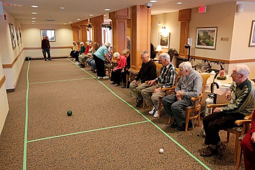 BORIS.MINKEVICH@FREEPRESS.MB.CA BORIS MINKEVICH/ WINNIPEG FREE PRESS  100111 Bocce Ball at an old folks home called Seine River. They are practicing up for the upcoming seniors games.