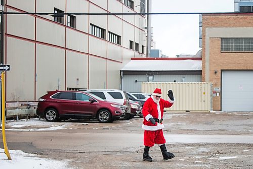 MIKAELA MACKENZIE / WINNIPEG FREE PRESS

Donald Swanson takes a walk on Wall Street in a Santa costume in Winnipeg on Thursday, Dec. 17, 2020. He hopes to bring a bit of brightness and holiday cheer into peoples lives in these pandemic times. Standup.

Winnipeg Free Press 2020